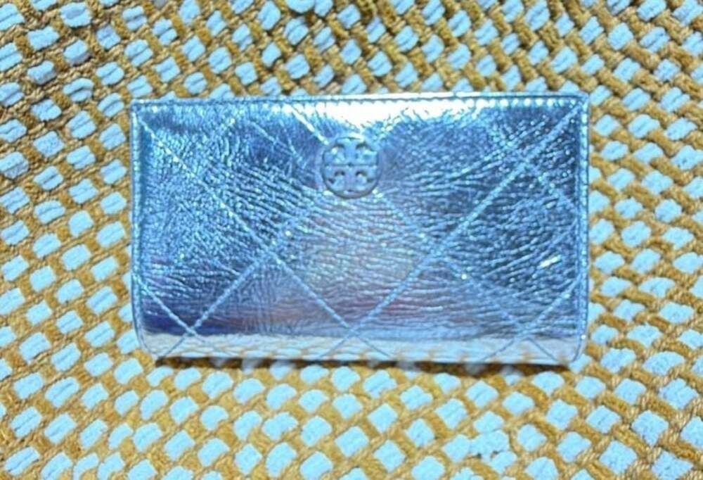 Tory Burch Kira Metallic Diamond Quilt Zip Card Case metallic silver